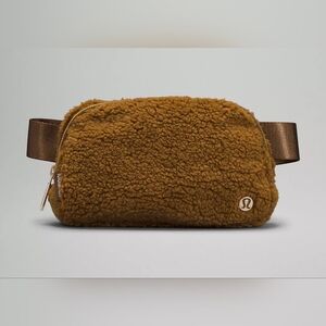 NWT Everywhere belt bag brown 1L